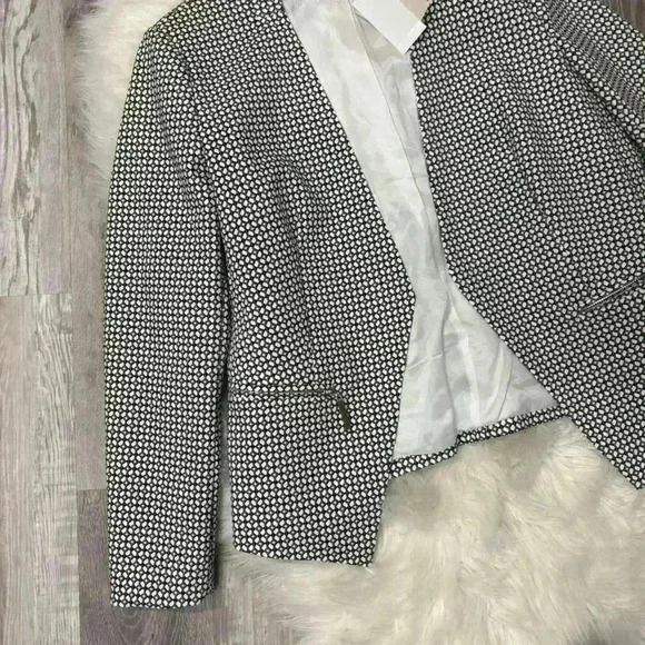 NWT CARMEN MARC VALVO Zip Pocket Open Front
Blazer Size 10 - Picture 3 of 5